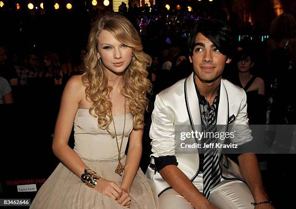 Singers Taylor Swift and Joe Jonas at the 2008 MTV Video Music Awards at Paramount Pictures Studios on September 7, 2008 in Los Angeles, California.