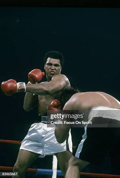 Muhammad Ali throws a punch at Alfredo Evangelista during a WBC/WBA heavyweight championship fight on May 16, 1977 at the Capital Center in...