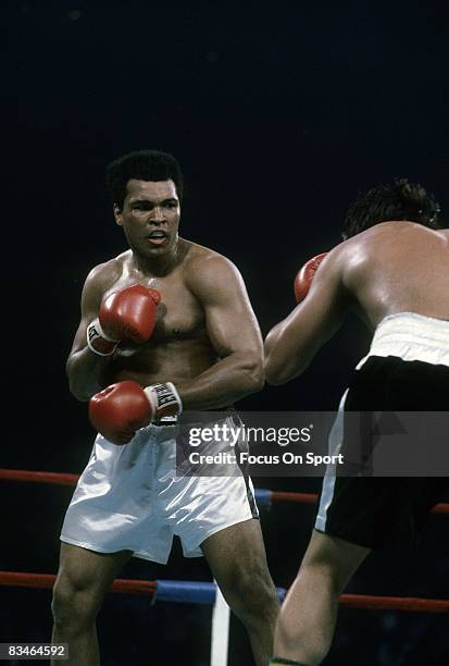 Muhammad Ali throws a punch at Alfredo Evangelista during a WBC/WBA heavyweight championship fight on May 16, 1977 at the Capital Center in...