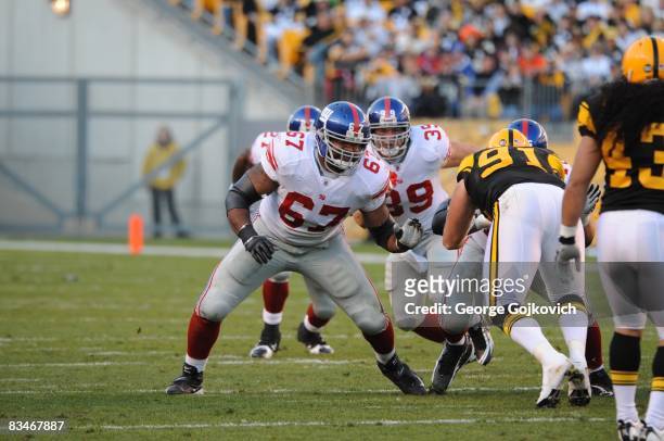 Offensive lineman Kareem McKenzie of the New York Giants blocks against the Pittsburgh Steelers during a game at Heinz Field on October 26, 2008 in...