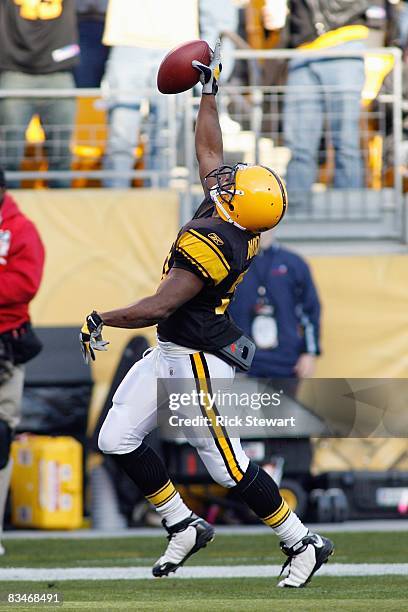 Mewelde Moore of the Pittsburgh Steelers celebrates a touchdown during the game against the New York Giants at Heinz Field on October 26, 2008 in...