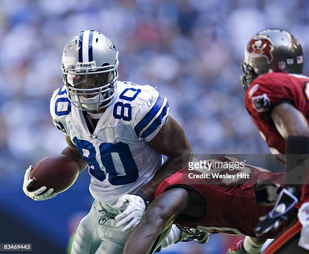 Martellus Bennett of the Dallas Cowboys runs with the ball against the Tampa Bay Buccaneers at Texas Stadium on October 26, 2008 in Irving, Texas....