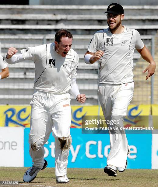 New Zealand cricket Iain O'Brien and Daniel Vettori celebrate the dismissal of Bangladesh batsman Mushfiqur Rahim during the fifth day of the second...