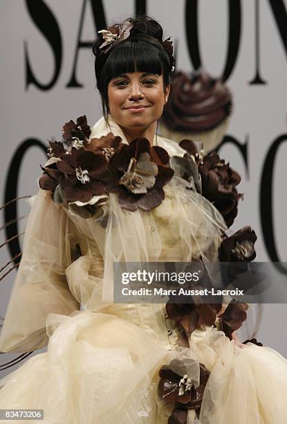 Anne-Gaelle Riccio displays a chocolate creation at the opening show of the 14th 'Salon du Chocolat' held at Porte de Versailles October 28, 2008 in...