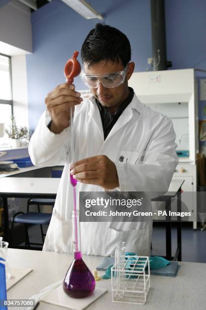 Rasheed Waheed Lab 106 Uxbridge College Stock Photos, High-Res Pictures, and Images ...