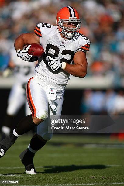 Tight end Steve Heiden of the Cleveland Browns plays against the Jacksonville Jaguars on October 26, 2008 at Alltel Stadium in Jacksonville, Florida....