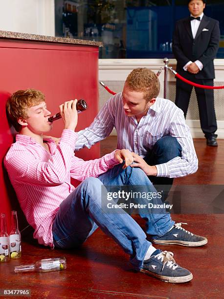 drunk teenage boy in night club - binge drinking fotografías e imágenes de stock