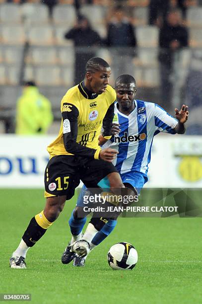 Grenoble's Franck Dja Djedje vies with Nantes' defender Emerson during their French L1 football match on October 29, 2008 at the Stade des Alpes in...