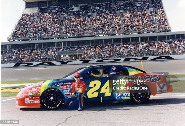 Jeff Gordon won the Pepsi 400 at Daytona in 1995. The first 12 cars finished within a second of each other.