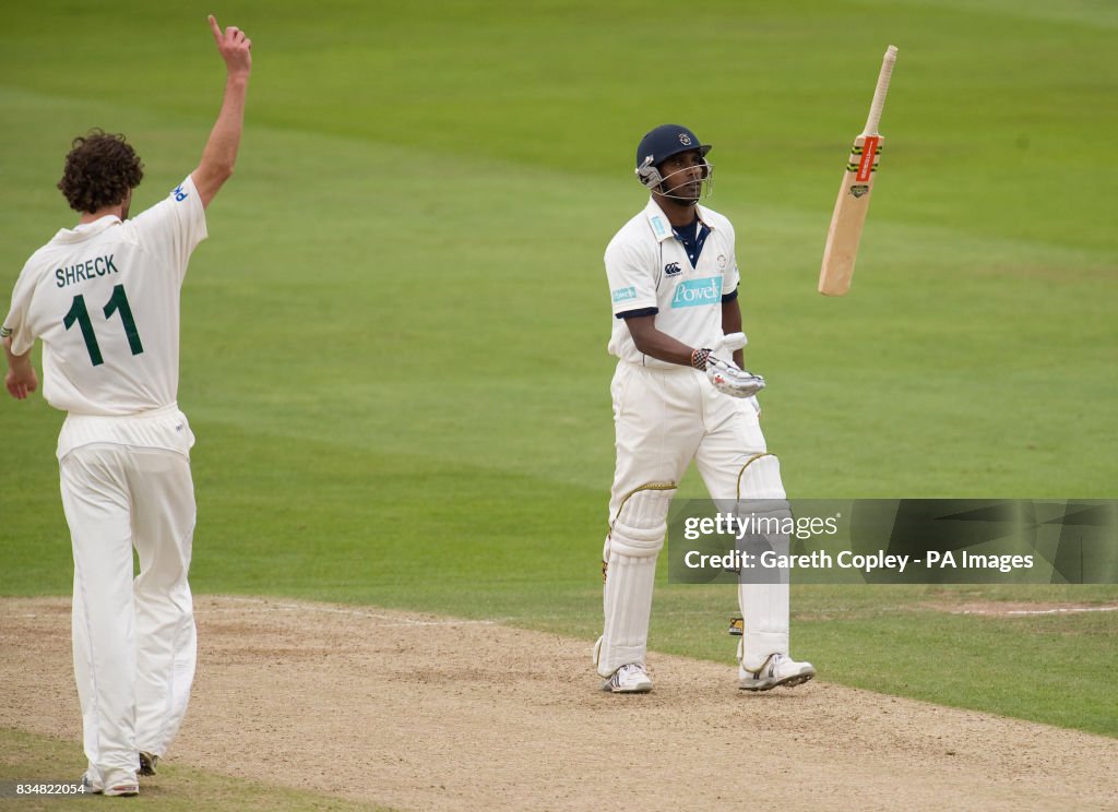 Cricket - Liverpool Victoria County Championship - Division One - Day One - Nottinghamshire v Hampshire - Trent Bridge