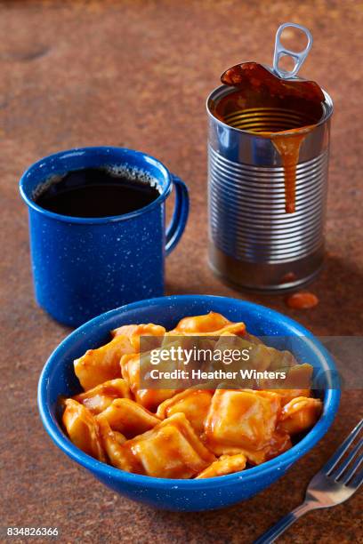 mini canned ravioli with coffee - ravioli stock-fotos und bilder