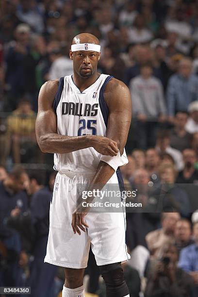 Playoffs: Dallas Mavericks Erick Dampier on court during Game 4 vs New Orleans Hornets. Dallas, TX 4/27/2008 CREDIT: Greg Nelson