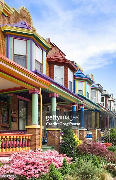 multi-colored row houses - baltimore maryland stock-fotos und bilder