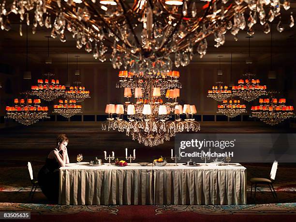 woman sitting on a table - black tie dinner stock-fotos und bilder