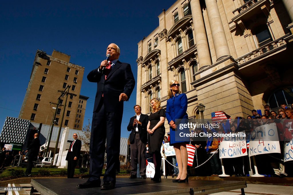 McCain Campaigns On Final Week Before Presidential Election