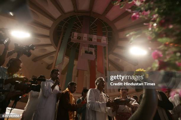 Diwali Festival: Stock brokers celebrate Diwali at the Bombay Stock Exchange building on Friday.