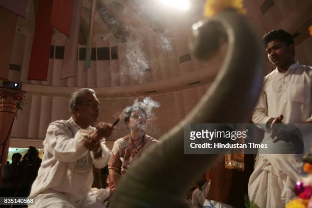 Diwali Festival: Stock brokers celebrate Diwali at the Bombay Stock Exchange building on Friday.