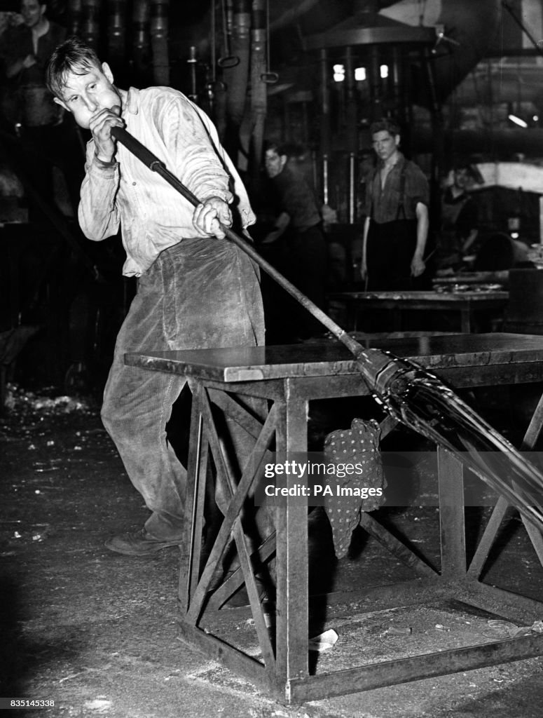 British Crafts - Glass-Blowing - Bilston - 1949