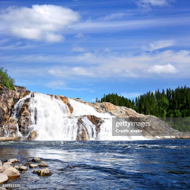 fiskemfossen 滝、ノルウェー - northern european descent ストックフォトと画像