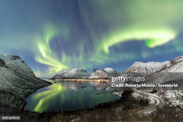 aurora borealis, bergsbotn, senja, norway - isola di senja foto e immagini stock