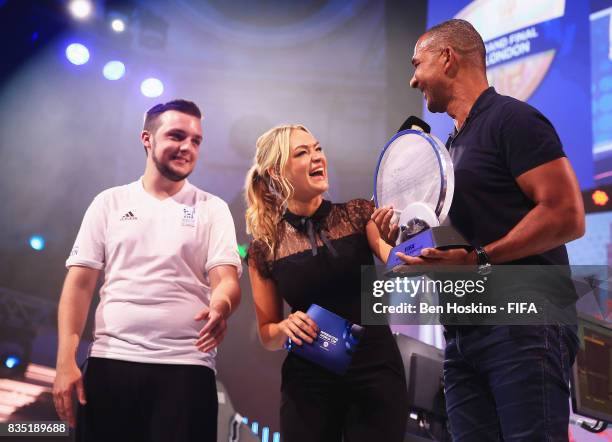 Spencer 'Gorilla' Ealing of England is presented with the trophy by Ruud Gullit with presenter Laura Woods after his victory in the final against Kai...