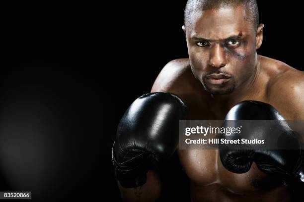 african boxer with bruised face - olho preto - fotografias e filmes do acervo