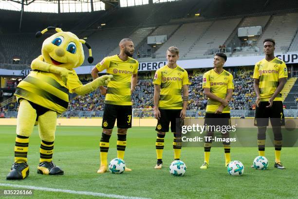 Oemer Toprak of Dortmund , Maximilian Philipp of Dortmund , Mahmound Dahoud of Dortmund and Dan-Axel Zagadou of Dortmund looks on during the Borussia...