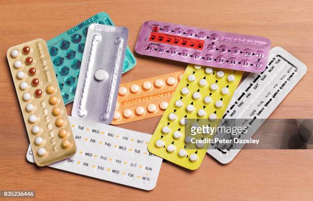 birth control pills - pill blister fotografías e imágenes de stock