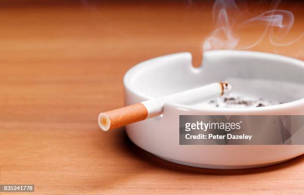 lung cancer emphysema - smoking issues stock pictures, royalty-free photos & images