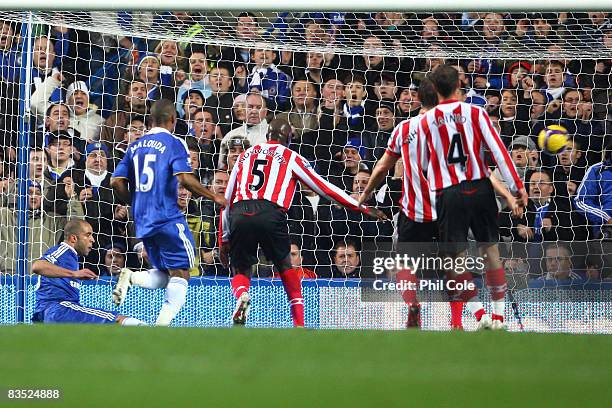 Alex of Chelsea scores first goal for Chelsea during the Barclays Premier League match between Chelsea and Sunderland at Stamford Bridge on November...