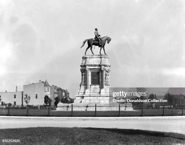 Equestrian statue of Robert E. Lee in Richmond, Virginia in 1905.