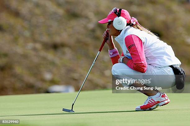 Paula Creamer of the United States on the 3rd green during round three of the Hana Bank KOLON Championship at Sky72 Golf Club on November 2, 2008 in...