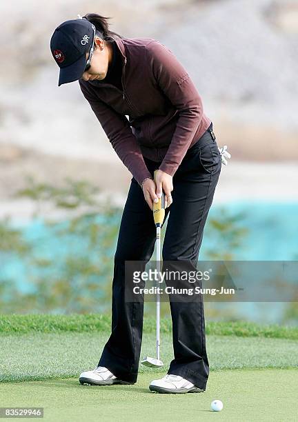 Candie Kung of Chinese Taipei plays her putt on the 3rd green during round three of the Hana Bank KOLON Championship at Sky72 Golf Club on November...