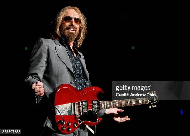 Tom Petty of Tom Petty and the Heartbreakers performs on stage at Pepsi Live at Rogers Arena on August 17, 2017 in Vancouver, Canada.