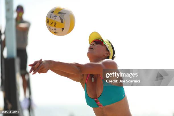 Xi "CC" Zhang sets the ball during her round 3 match at the AVP Manhattan Beach Open - Day 2 on August 18, 2017 in Manhattan Beach, California.