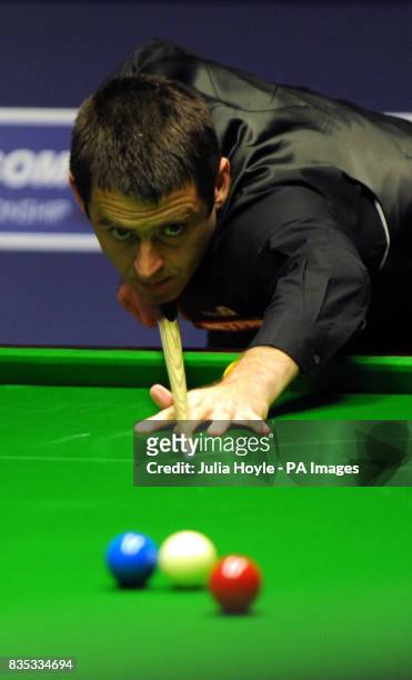 Ronnie O'Sullivan in action against Stuart Bingham during the Betfred.com World Snooker Championship at The Crucible Theatre, Sheffield.