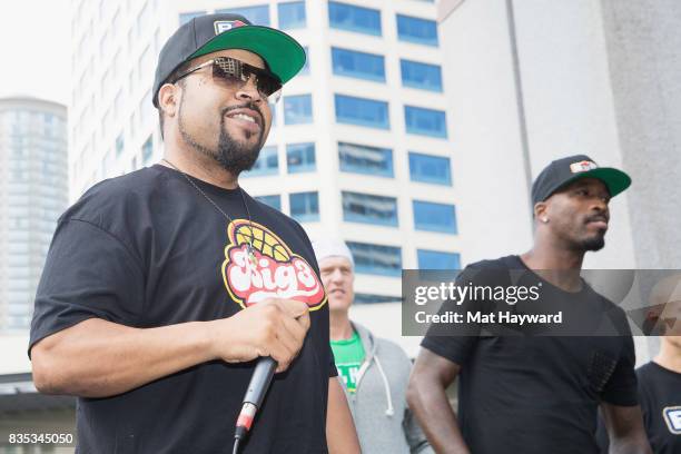 Big Ice Rapper 46 Ice Cube Appearance For Big 3 Playoff Promotion Stock Photos, High ...