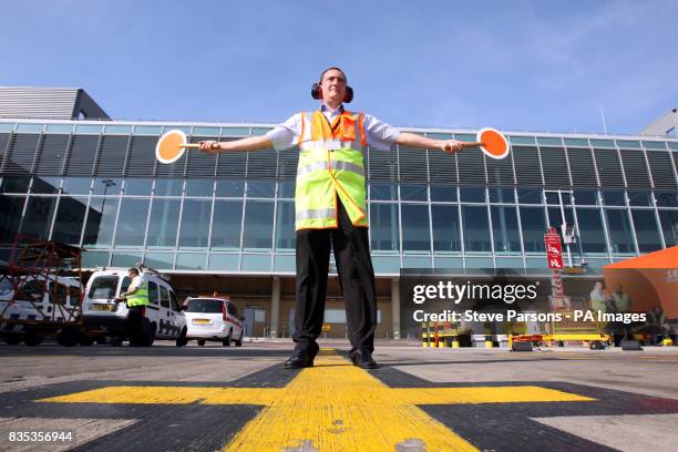 Airside Ops 17 Airside Operations Safety Unit Stock Photos, High-Res Pictures, and ...