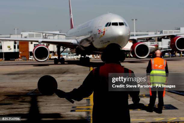 Airside Ops 17 Airside Operations Safety Unit Stock Photos, High-Res Pictures, and ...