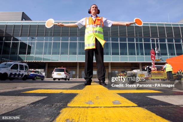 Airside Ops 18 Airside Operations Safety Unit Stock Photos, High-Res Pictures, and ...