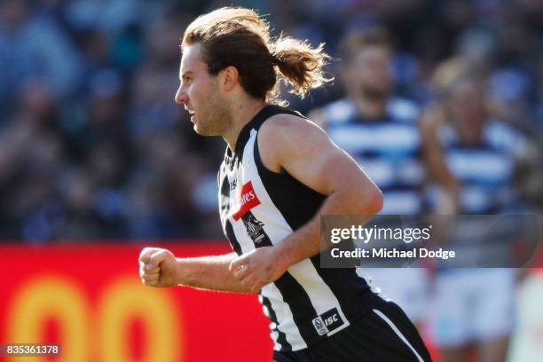 Tim Broomhead of the Magpies kicks the ball for a goal during the round 22 AFL match between the Collingwood Magpies and the Geelong Cats at...