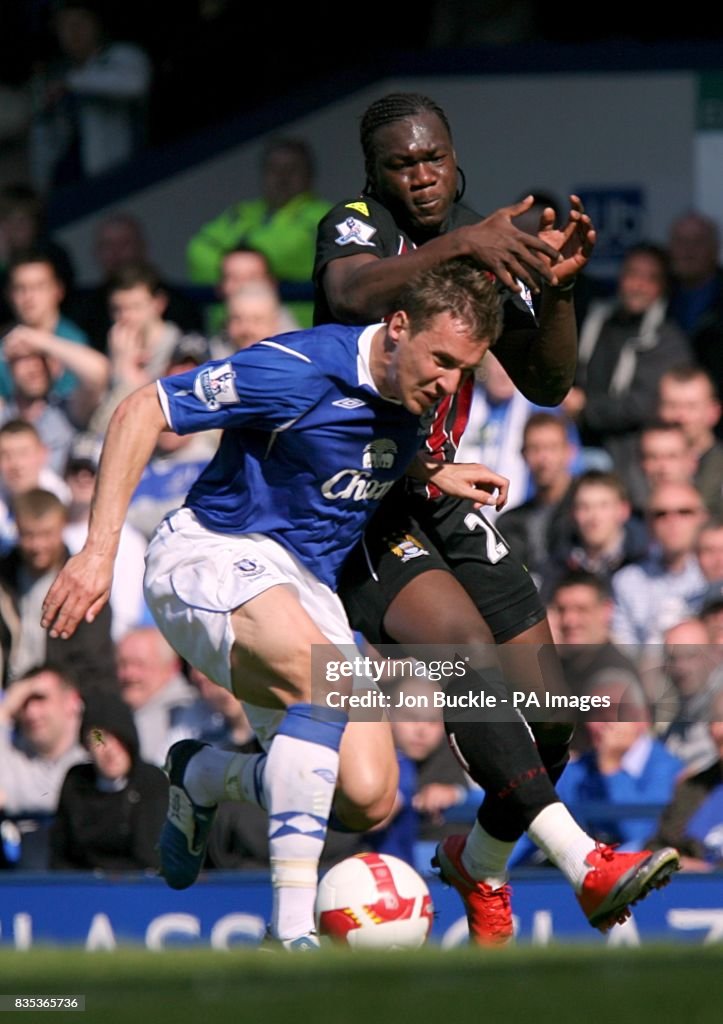 Soccer - Barclays Premier League - Everton v Manchester City - Goodison Park