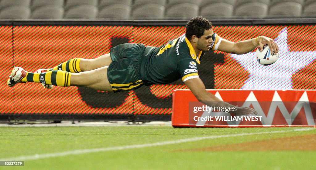 Greg Inglis dives over to score Australi