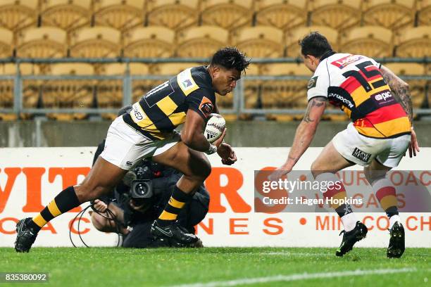 Seta Tamanivalu of Taranaki looks to evade the tackle of Zac Guildford of Waikato during the round one Mitre 10 Cup match between Taranaki and...