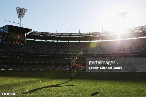 Will Hoskin-Elliott kicks the ball during the round 22 AFL match between the Collingwood Magpies and the Geelong Cats at Melbourne Cricket Ground on...