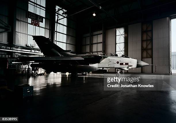 military plane - hangar stock-fotos und bilder