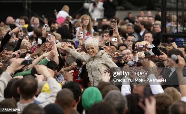 Pink Singer Crowd 400 Flash (Song) Stock Photos, High-Res Pictures, and Images - Getty Images