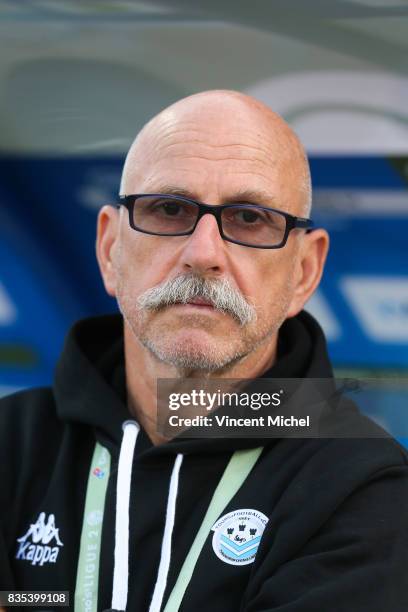 Gilbert Zoonekynd , head coach of Tours during the Ligue 2 match between Niort and Tours on August 18, 2017 in Niort, .