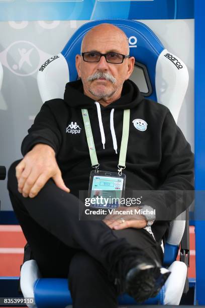 Gilbert Zoonekynd , head coach of Tours during the Ligue 2 match between Niort and Tours on August 18, 2017 in Niort, .