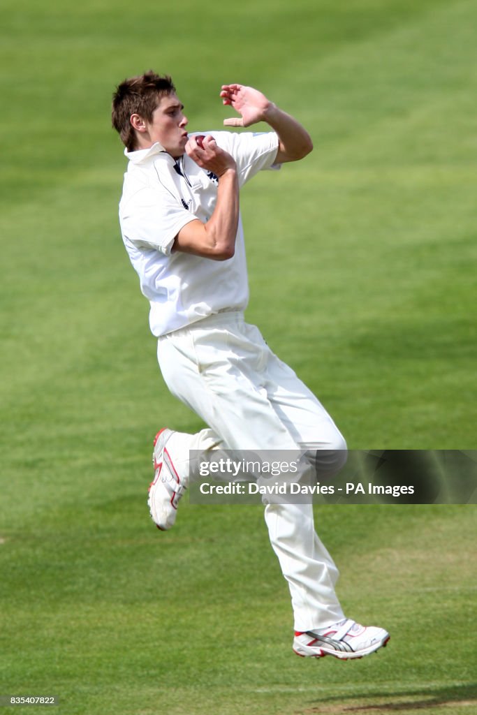 Cricket - Liverpool Victoria County Championship - Division One - Day One - Warwickshire v Hampshire